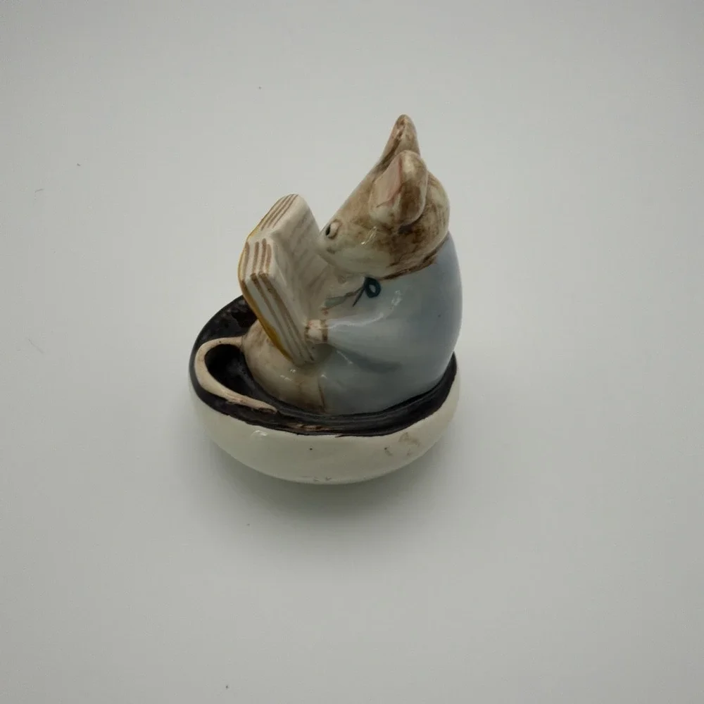 Kitty MacBride Beswick Figurine: A Good Read #2529 Mouse Reading Vintage